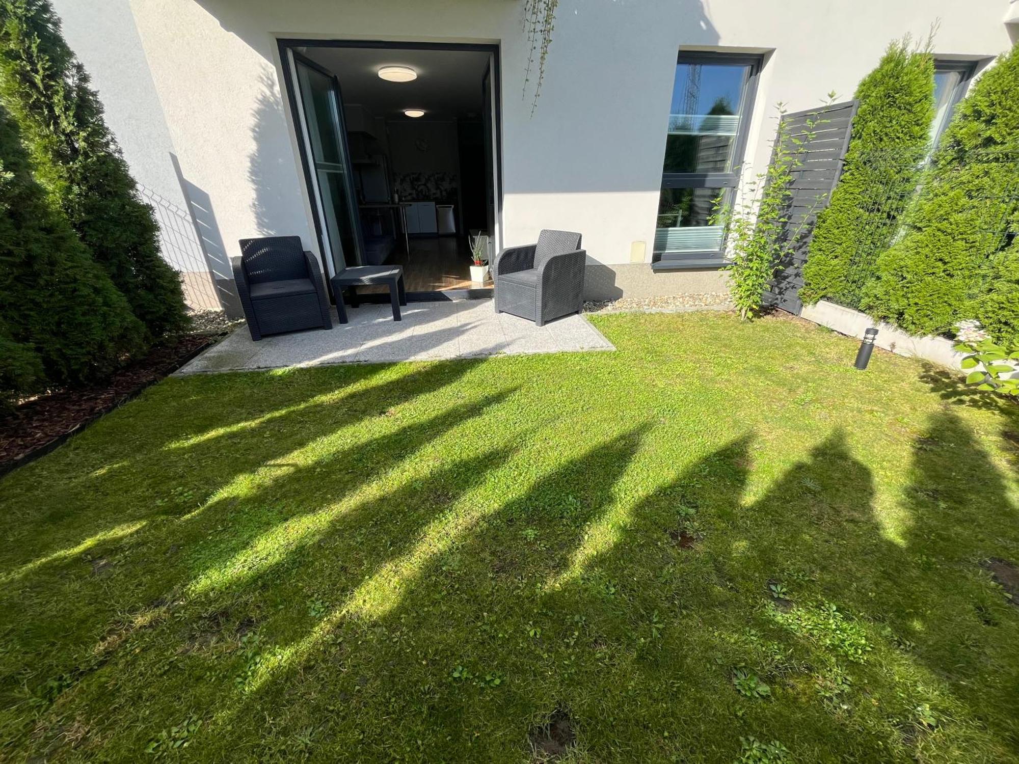 2 Tyskie Apartamenty Z Ogrodkiem Тыхы Экстерьер фото
